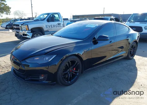 2015 Tesla Model S 70D/85D/P85D z USA, uszkodzony, nr VIN 5YJSA1E21FF105775